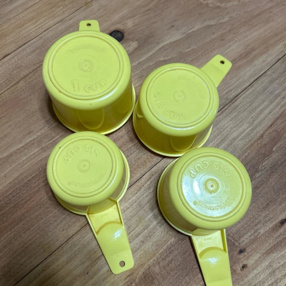 Vintage Tupperware Yellow Measuring Cup Set